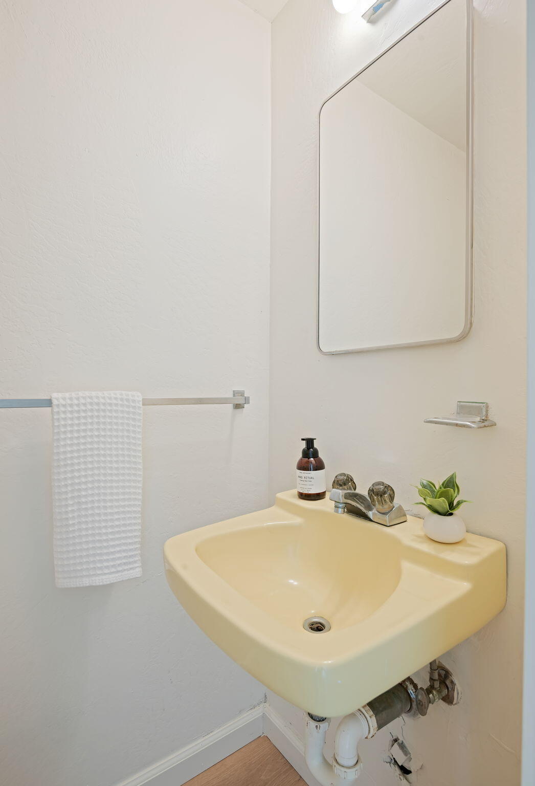 122 Kinman Avenue Goleta, CA 93117 - Photo 20 of 20 a bathroom with a sink and a mirror