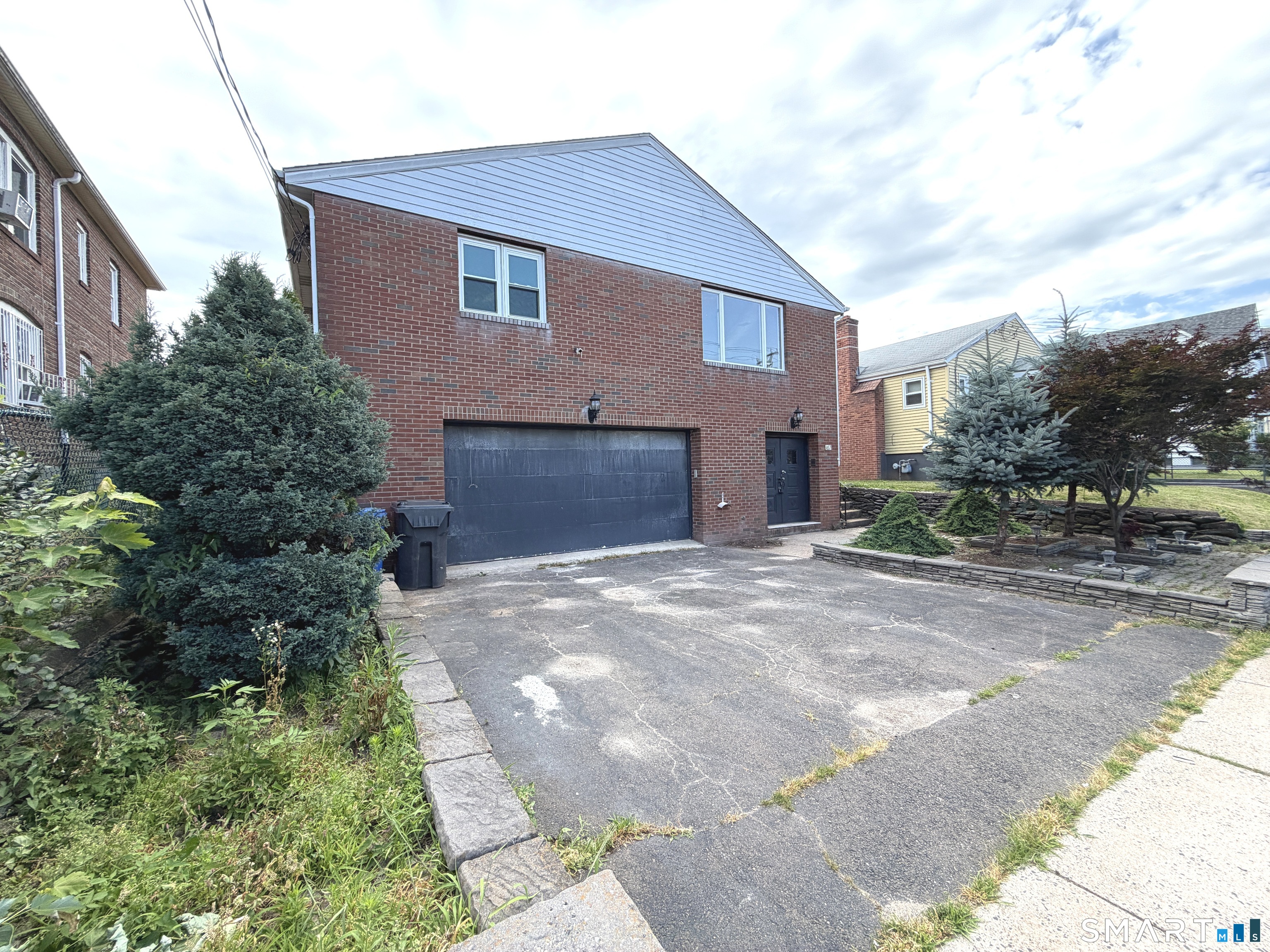 167 George Street Hartford, CT 06114 - Photo 4 of 33