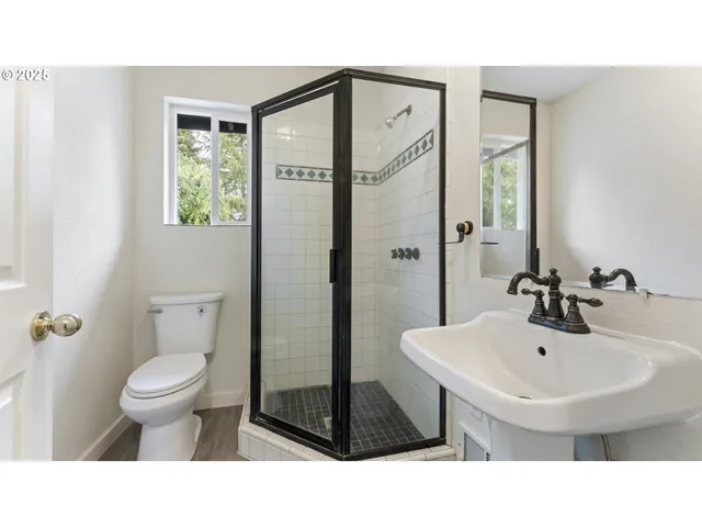 $449,000 | 1735 North Elm Street, Coquille, OR 97423