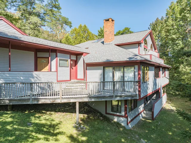 $992,000 | 33 Carinthia Road, West Dover, VT 05356