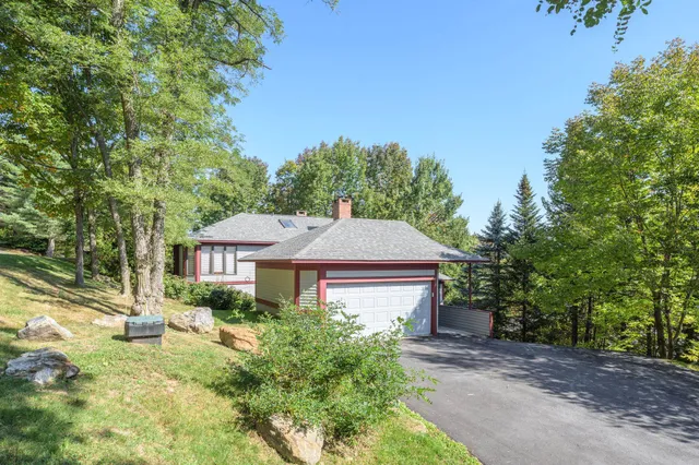 $992,000 | 33 Carinthia Road, West Dover, VT 05356