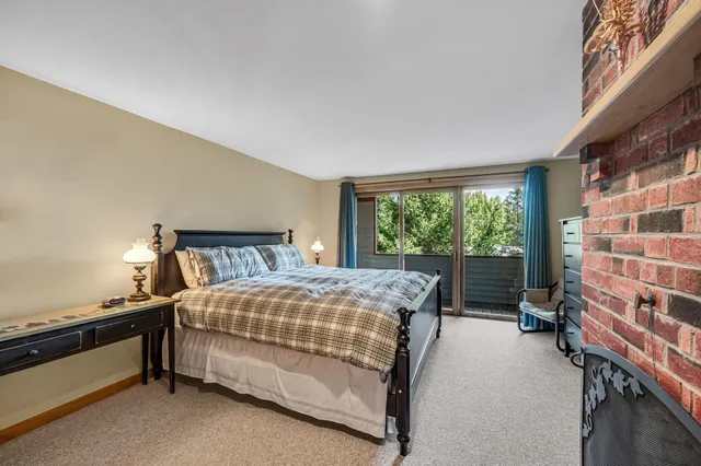 $992,000 | 33 Carinthia Road, West Dover, VT 05356