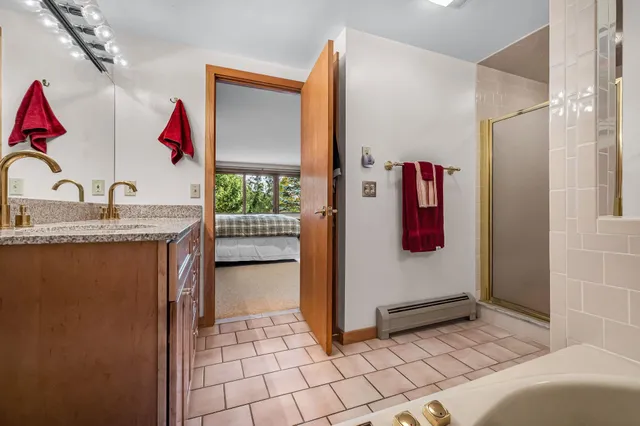 $992,000 | 33 Carinthia Road, West Dover, VT 05356