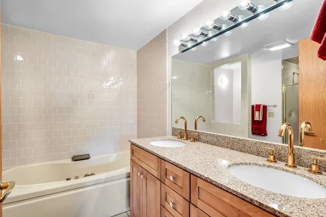 $992,000 | 33 Carinthia Road, West Dover, VT 05356