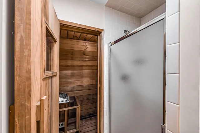 $992,000 | 33 Carinthia Road, West Dover, VT 05356