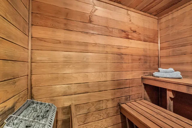 $992,000 | 33 Carinthia Road, West Dover, VT 05356