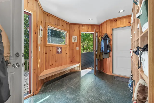 $992,000 | 33 Carinthia Road, West Dover, VT 05356