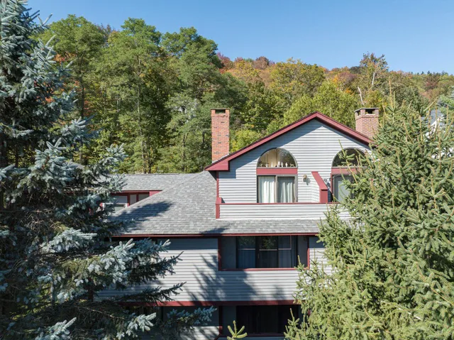 $992,000 | 33 Carinthia Road, West Dover, VT 05356