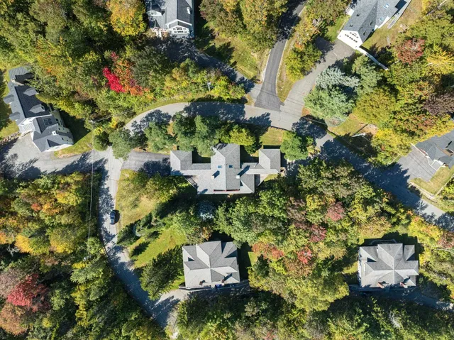 $992,000 | 33 Carinthia Road, West Dover, VT 05356