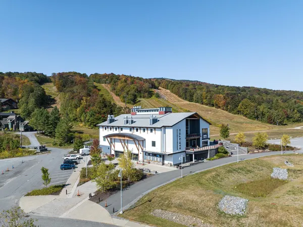 $949,000 | 33 Carinthia Road, West Dover, VT 05356