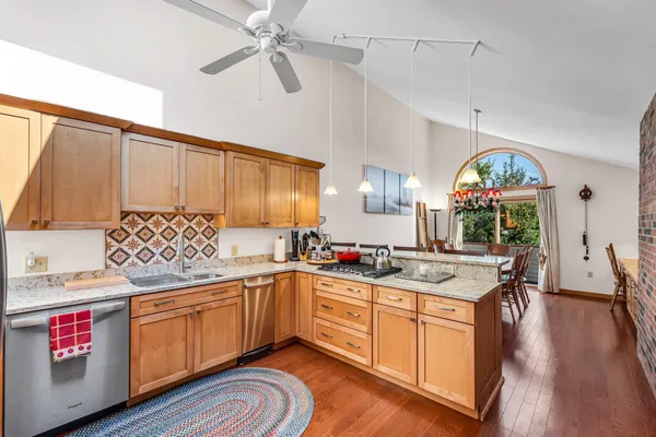 $949,000 | 33 Carinthia Road, West Dover, VT 05356