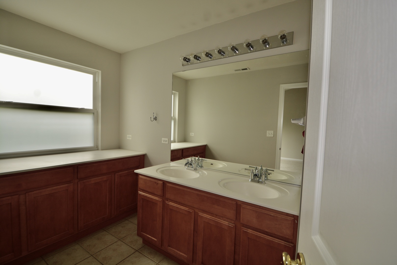 512 Metropolitan Street Aurora, IL 60502 - Photo 9 of 15