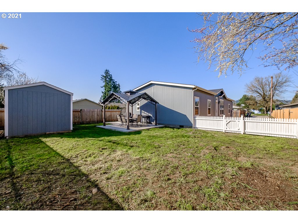 5063 D Street Springfield, OR 97478 - Photo 3 of 24