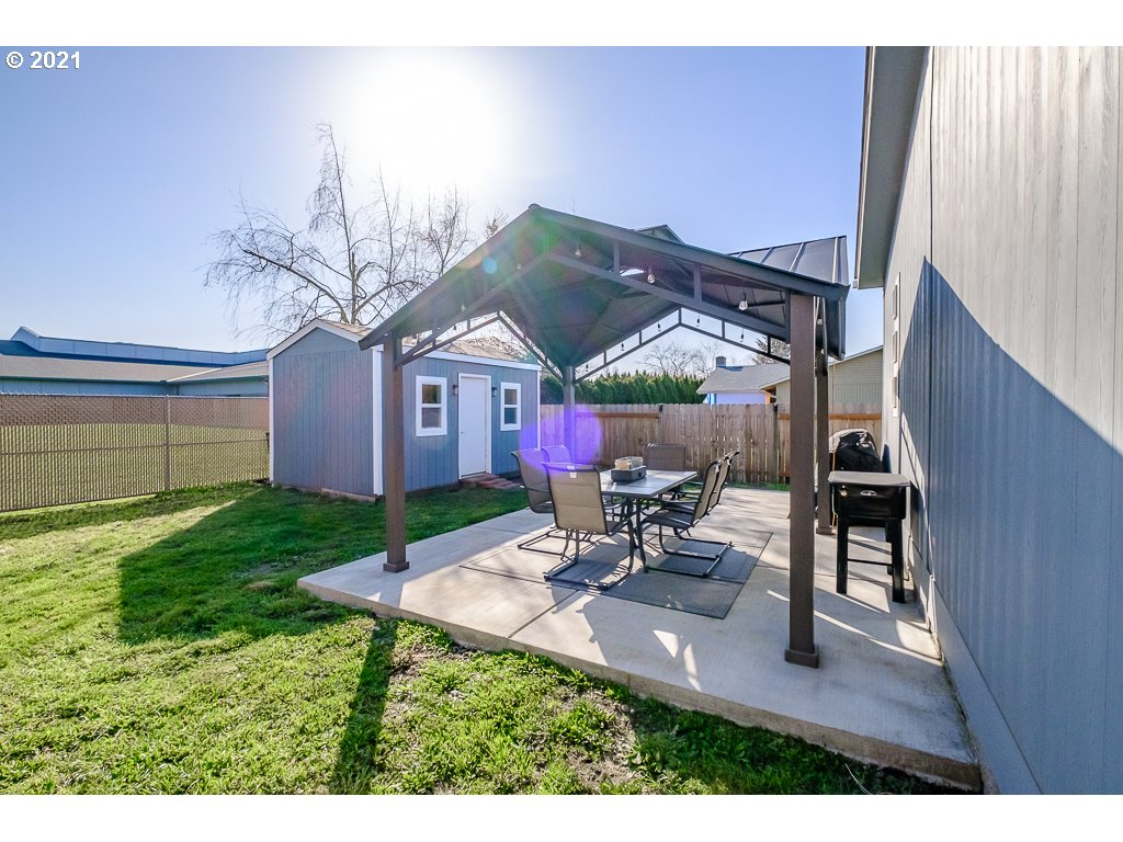 5063 D Street Springfield, OR 97478 - Photo 4 of 24