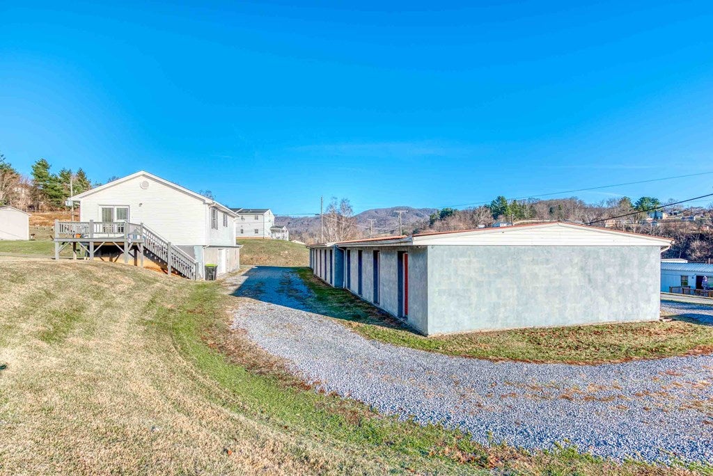 101 Riley Drive Chilhowie, VA 24319 - Photo 4 of 29 Gallery Image 4
