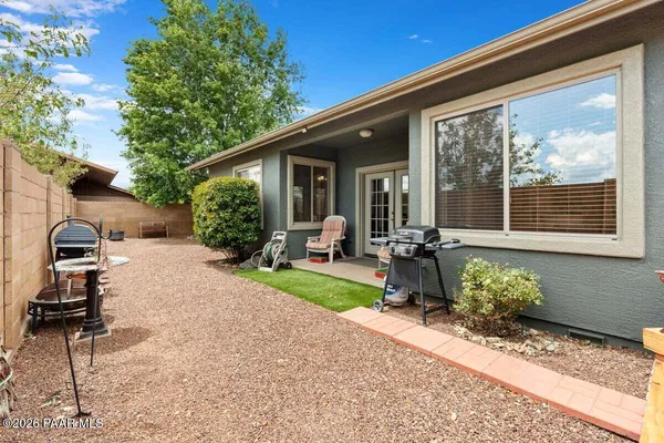 a view of a bench in the yard