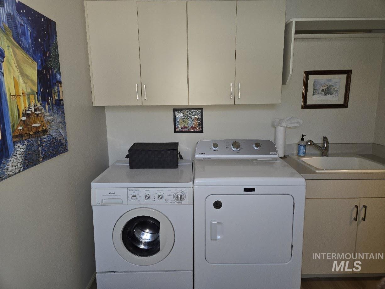 2846 North Cloverdale Road, Unit 144 Boise, ID 83713 - Photo 16 of 24 Watch Basin with ample storage cabinets/closet