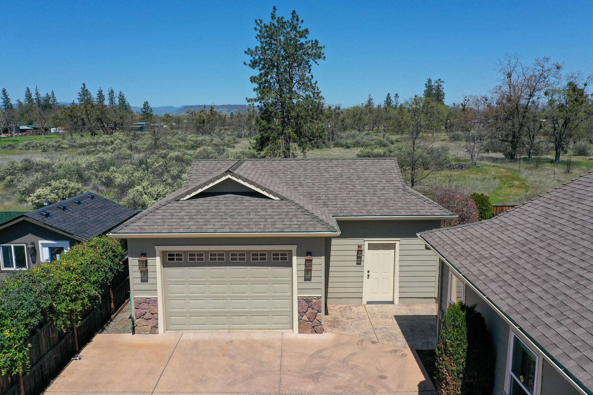 2329 Rabun Way Central Point, OR 97502 - Photo 32 of 40 DJI_0021
