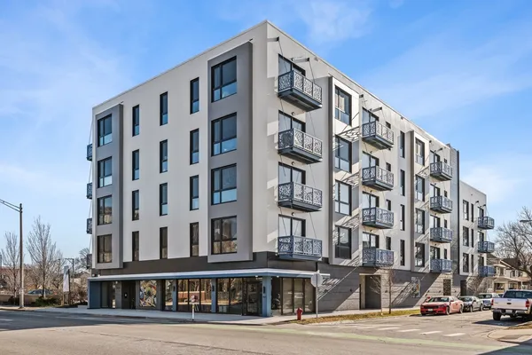 $710,394 | 839 Madison Street, Unit 301, Oak Park, IL 60302