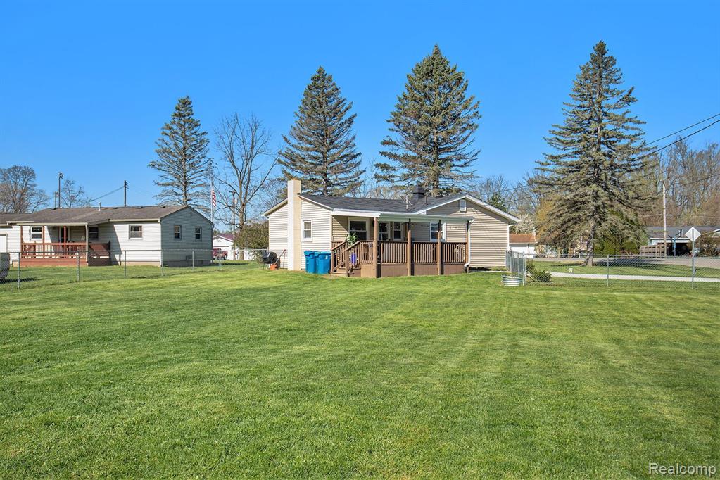 11353 Main Road Fenton, MI 48430 - Photo 13 of 17