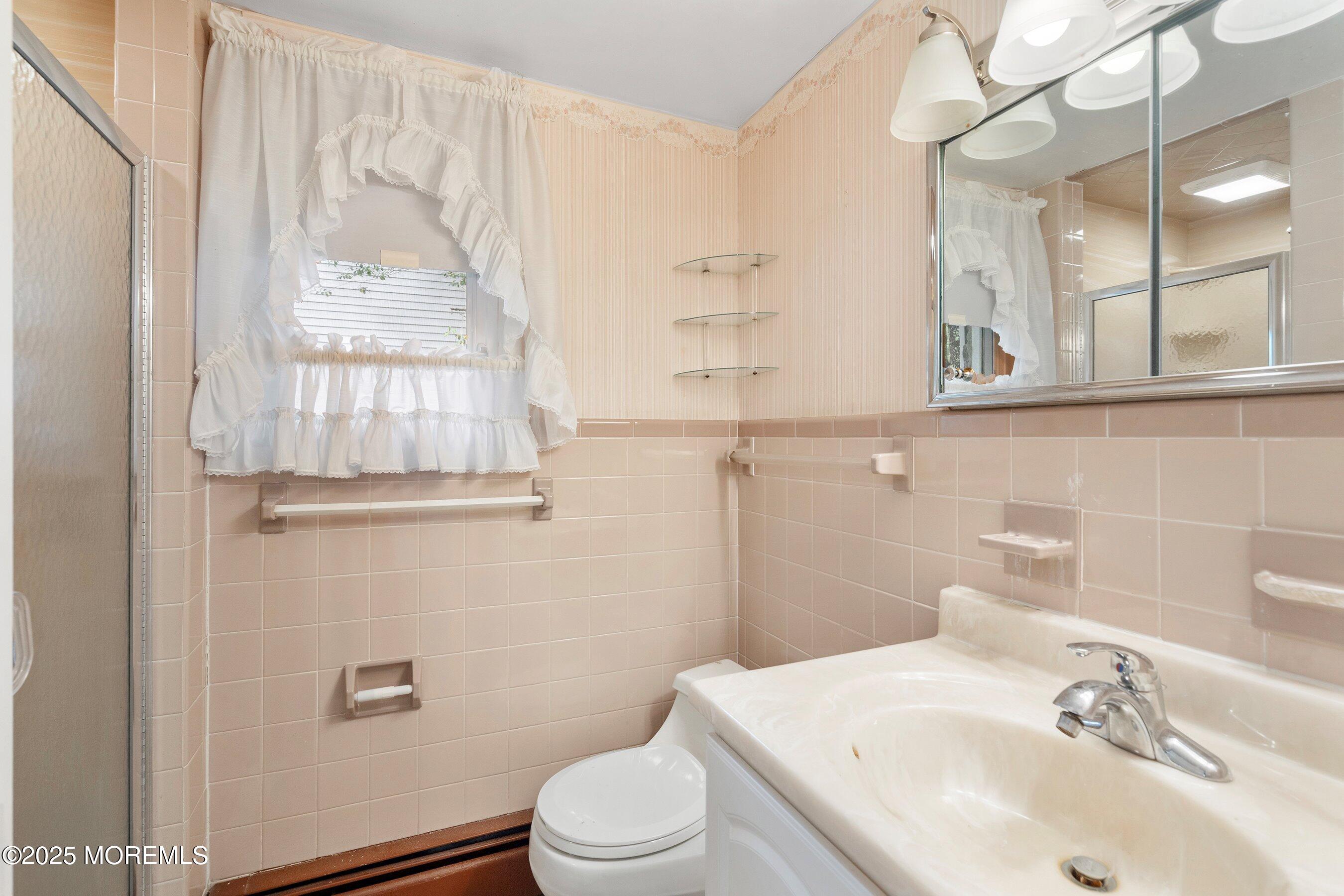 135 West Commodore Boulevard Jackson, NJ 08527 - Photo 19 of 27 17-Bath 1