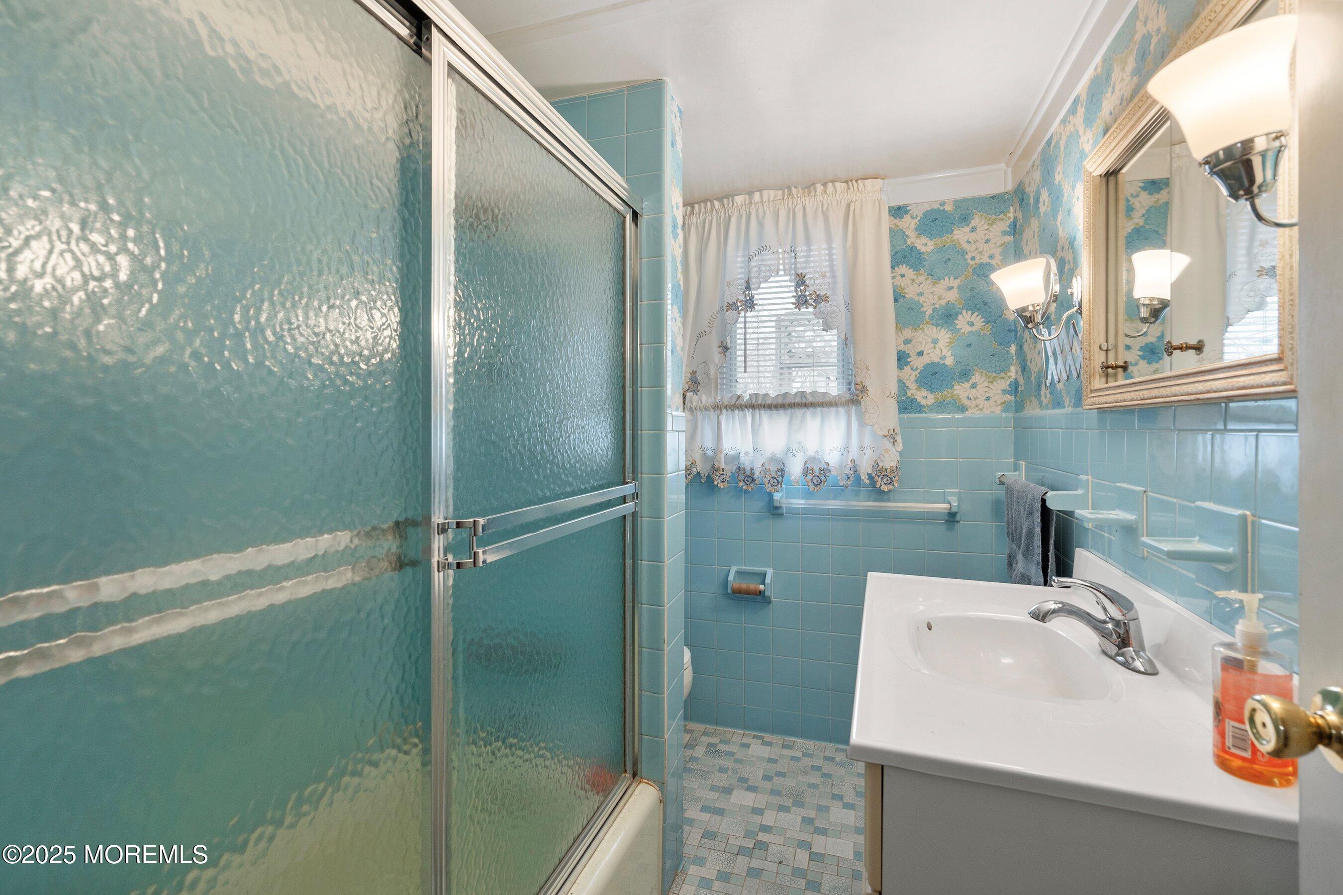 135 West Commodore Boulevard Jackson, NJ 08527 - Photo 20 of 27 20-Bath 2