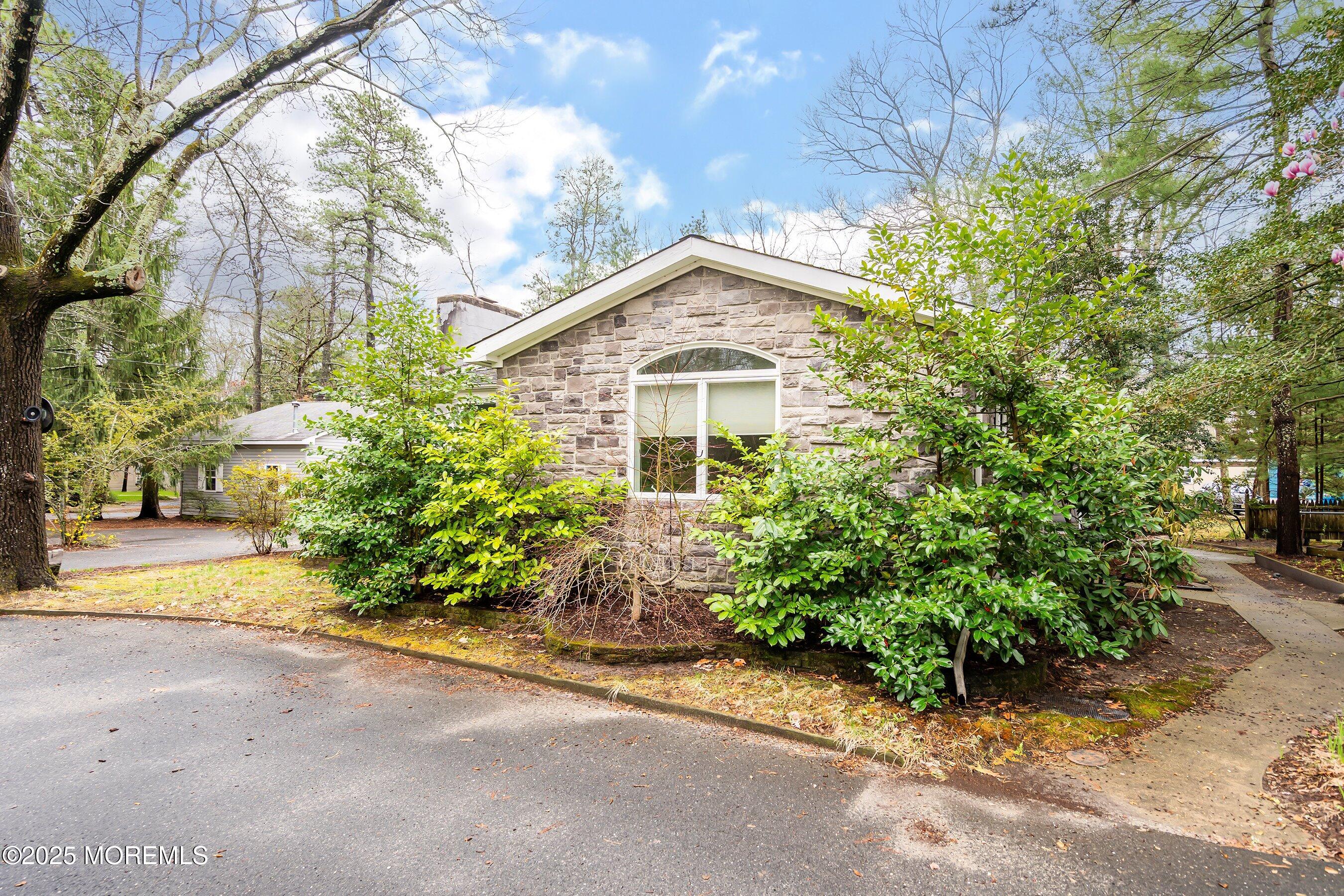 135 West Commodore Boulevard Jackson, NJ 08527 - Photo 2 of 27 02-Front Right