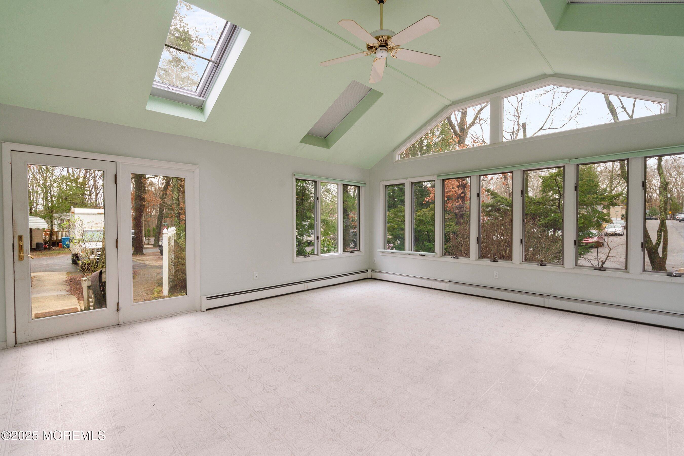 135 West Commodore Boulevard Jackson, NJ 08527 - Photo 22 of 27 22-Sunroom 1B