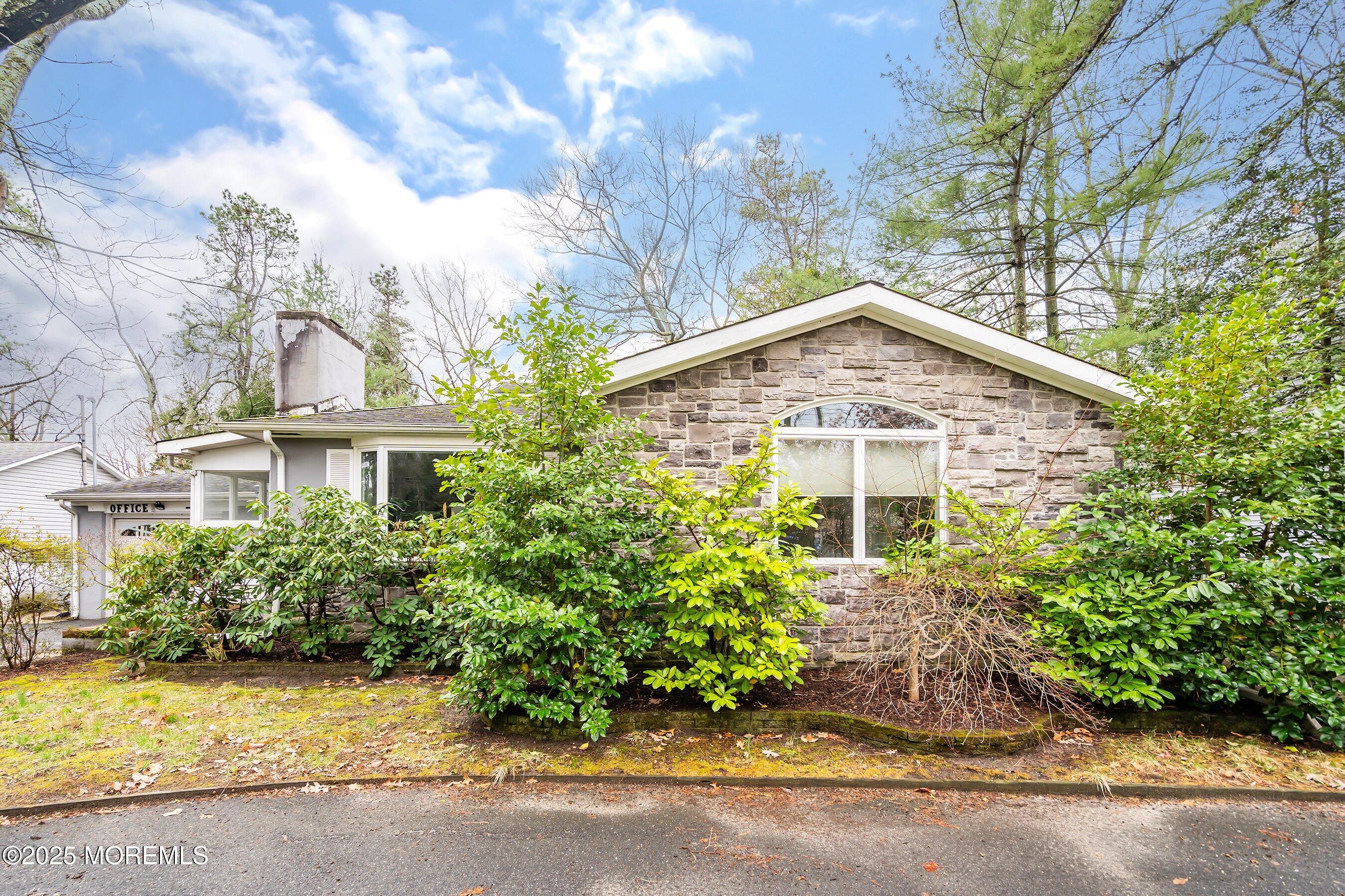 135 West Commodore Boulevard Jackson, NJ 08527 - Photo 4 of 27 04-Front