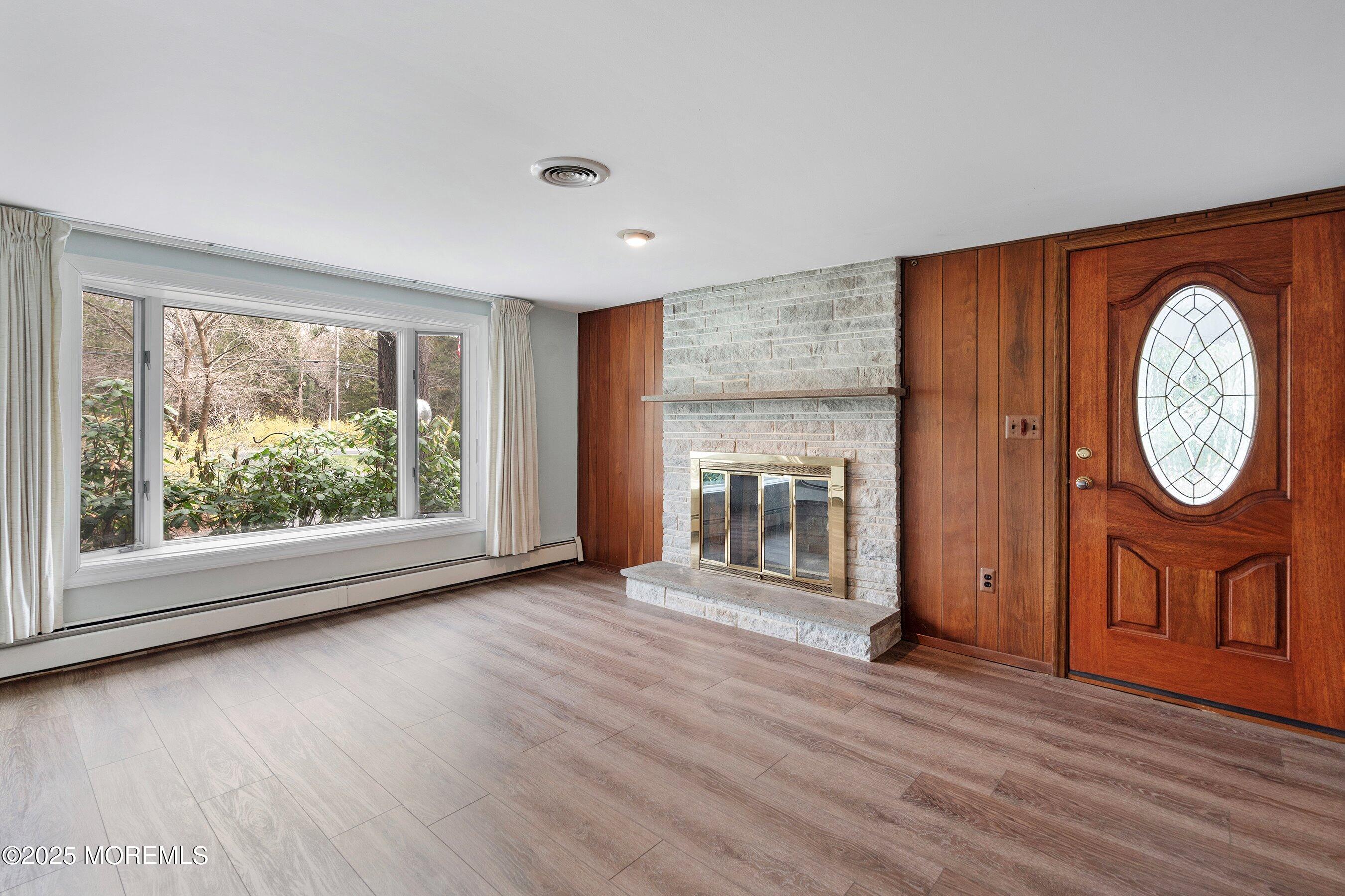 135 West Commodore Boulevard Jackson, NJ 08527 - Photo 5 of 27 05-Living