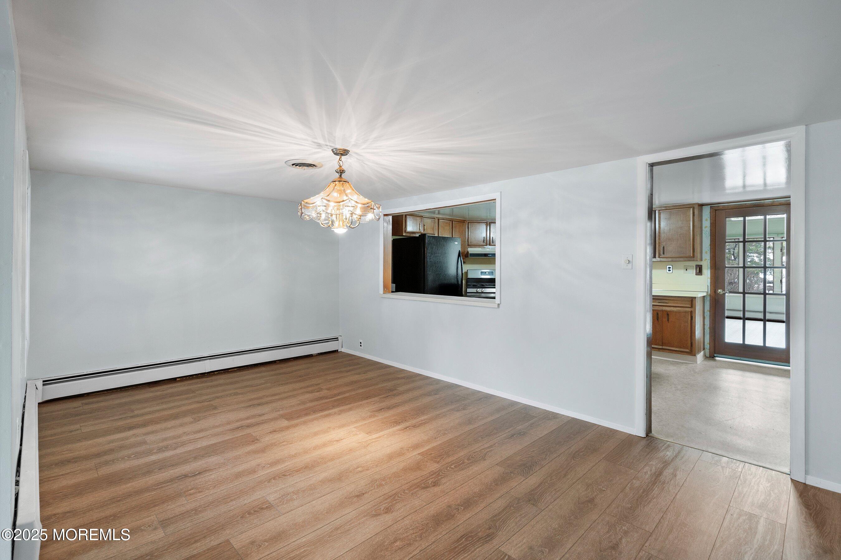 135 West Commodore Boulevard Jackson, NJ 08527 - Photo 6 of 27 06-Dining to Kitchen