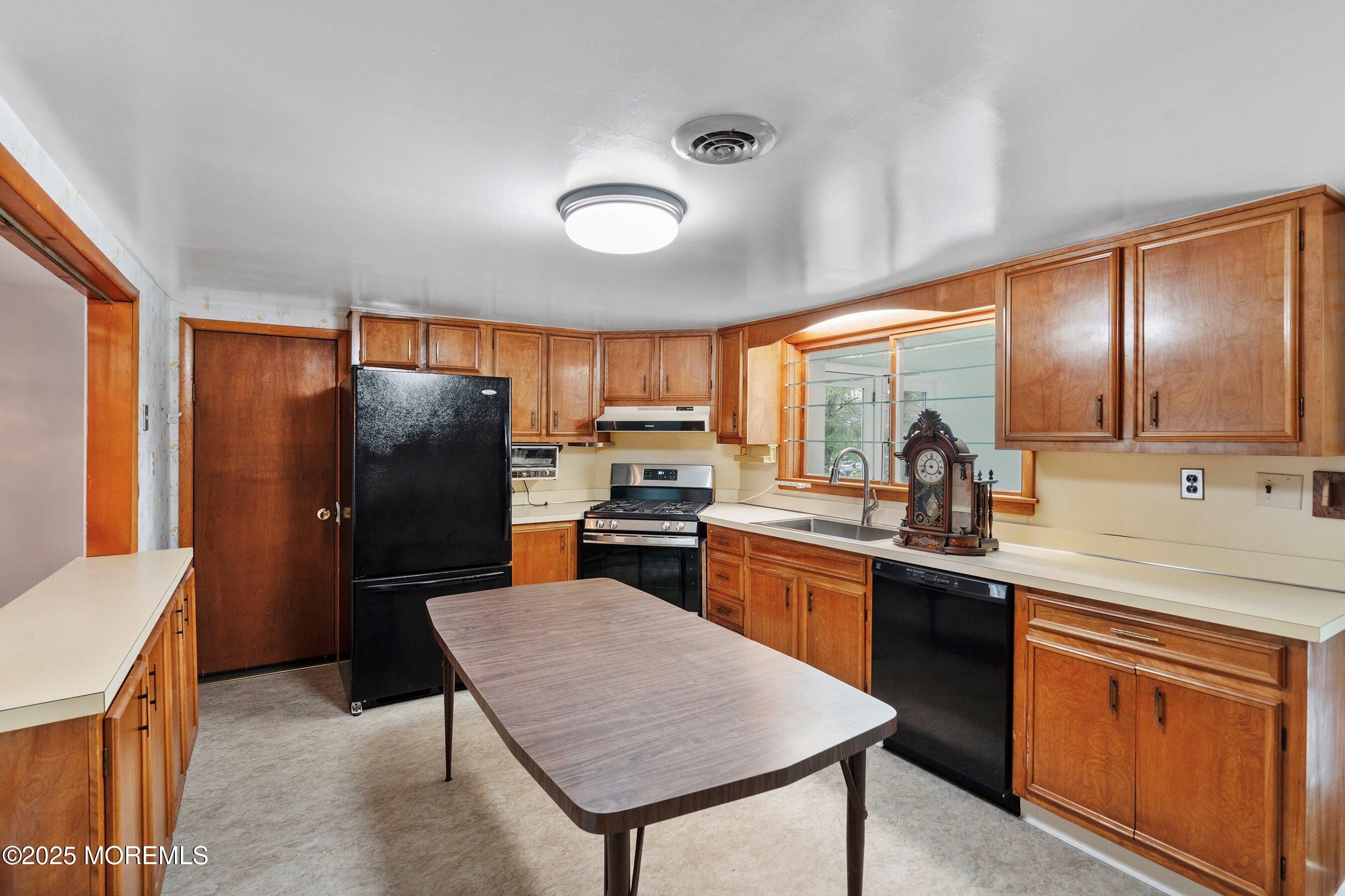 135 West Commodore Boulevard Jackson, NJ 08527 - Photo 8 of 27 07-Kitchen 1A