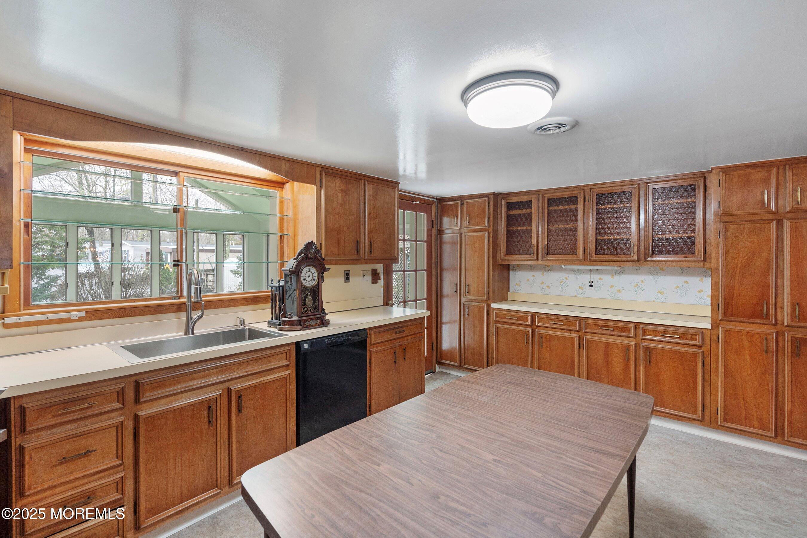 135 West Commodore Boulevard Jackson, NJ 08527 - Photo 10 of 27 09-Kitchen 1C