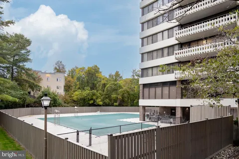 a view of a tennis court