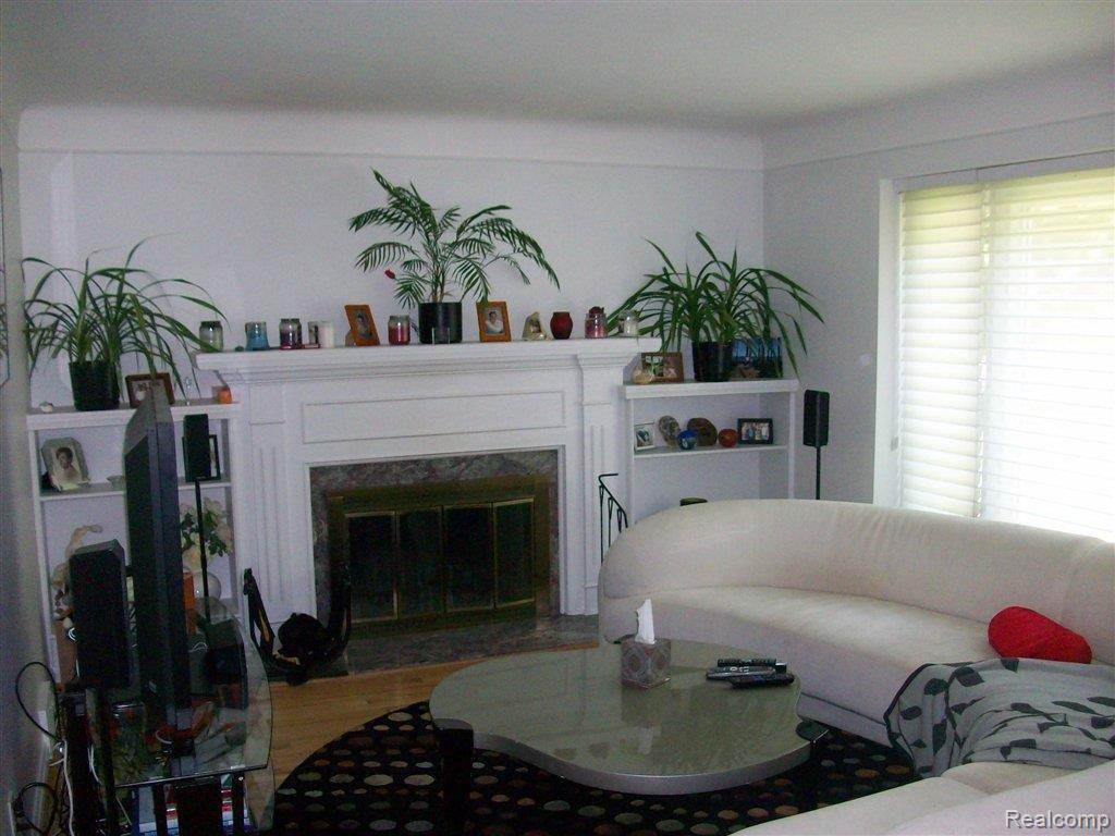 4333 Samoset Road Royal Oak, MI 48073 - Photo 2 of 18 001.JPG
