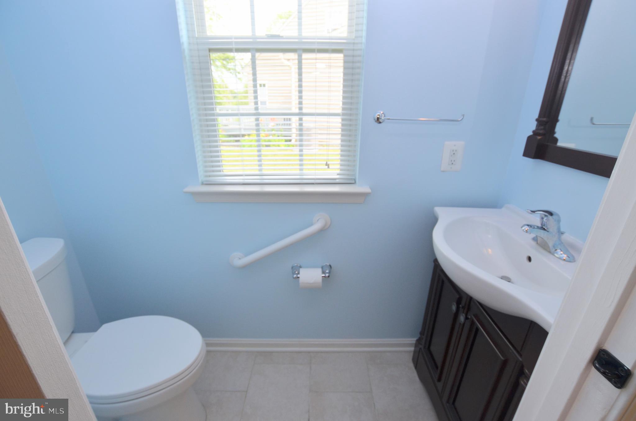 341 Pierce Run Newark, DE 19702 - Photo 20 of 40 Main-Floor Powder Room