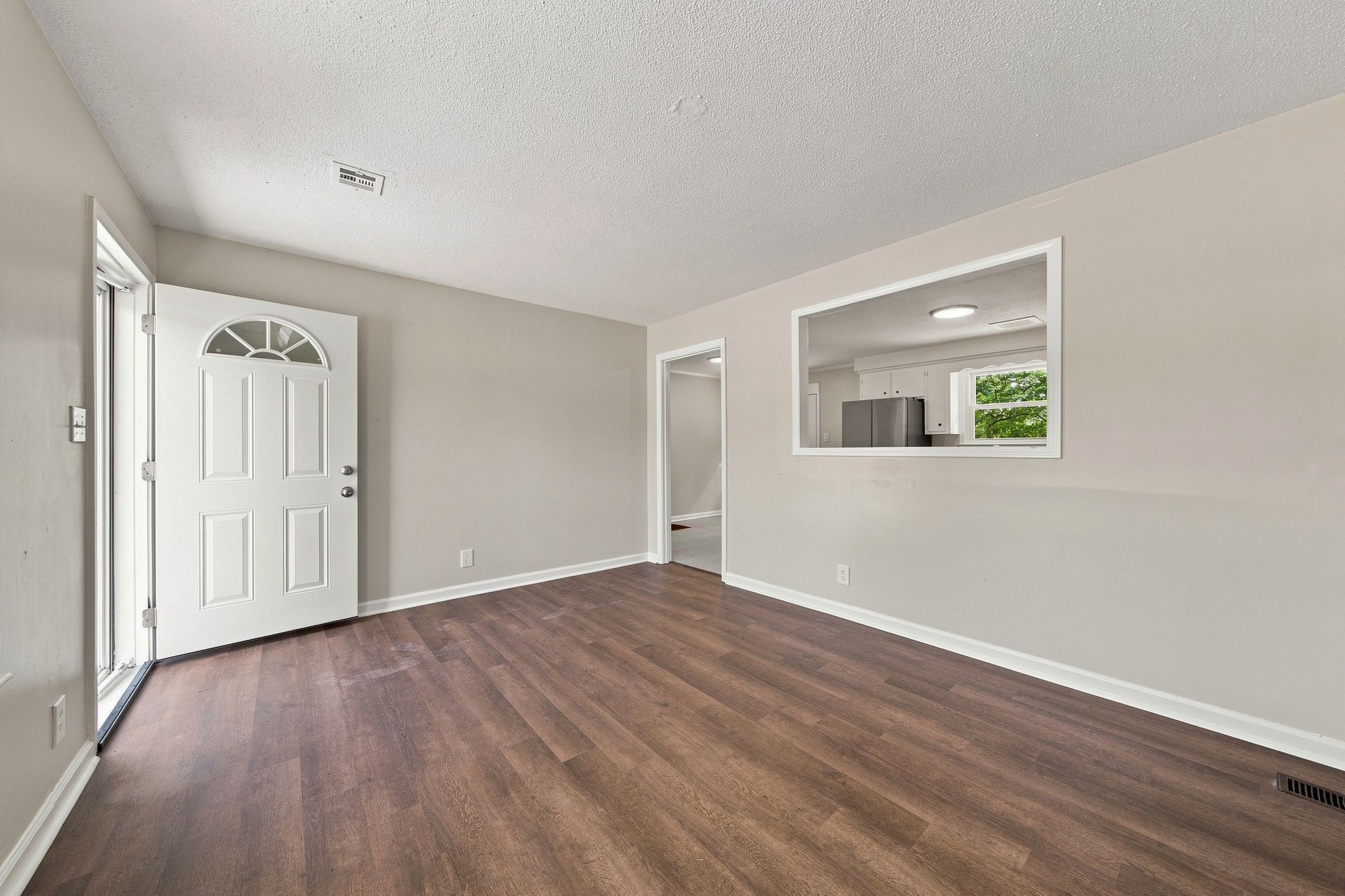806 Kingsbury Road Clarksville, TN 37040 - Photo 7 of 27 Gallery Image 7
