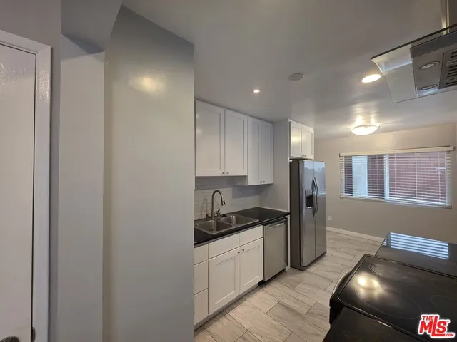 $3,000 | 210 South Lucia Avenue, Unit 3, Redondo Beach, CA 90277