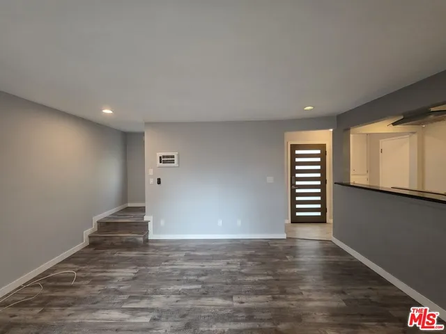 $3,000 | 210 South Lucia Avenue, Unit 3, Redondo Beach, CA 90277