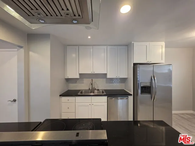 $3,000 | 210 South Lucia Avenue, Unit 3, Redondo Beach, CA 90277