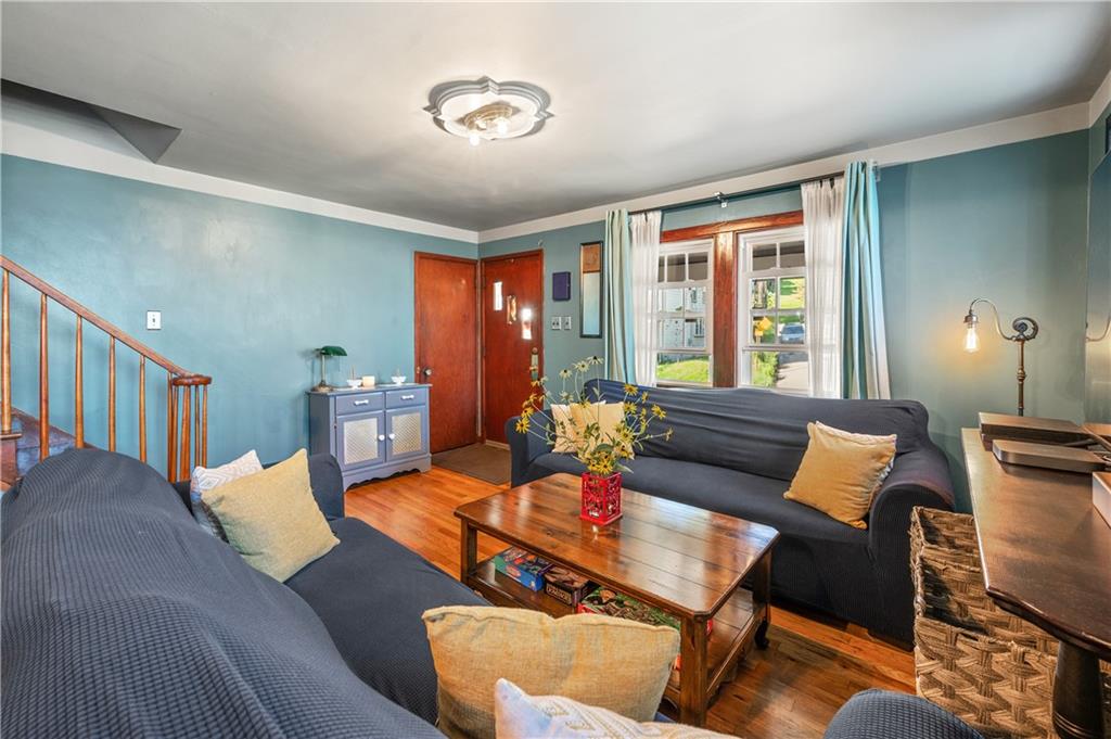 592 Blessing Street Pittsburgh, PA 15213 - Photo 4 of 21 Gallery Image 4