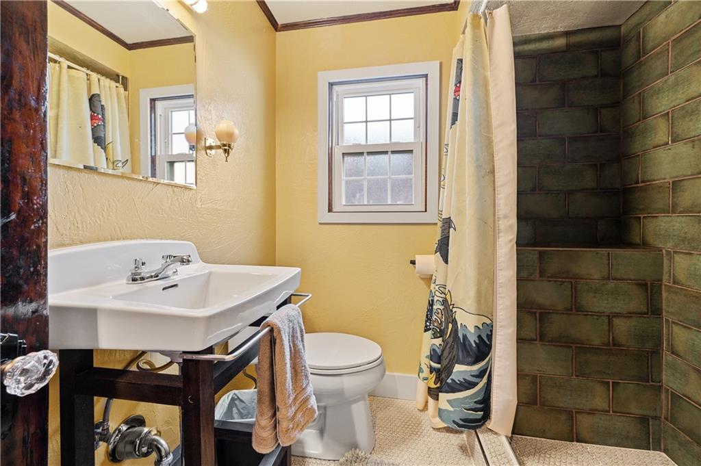 592 Blessing Street Pittsburgh, PA 15213 - Photo 10 of 21 Gallery Image 10