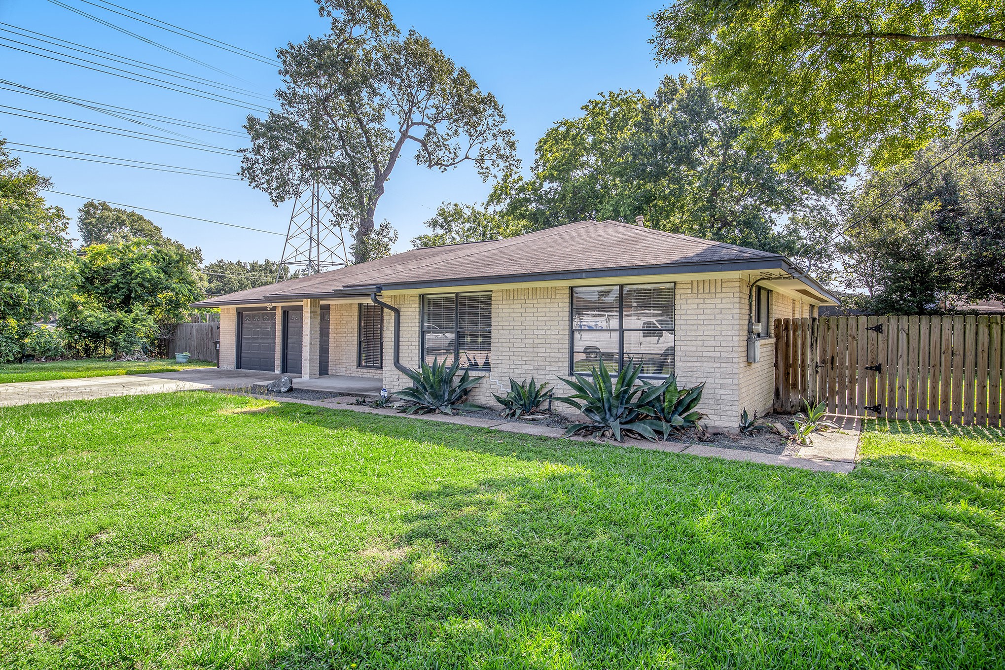 2902 Helberg Road Houston, TX 77092 - Photo 4 of 25 Gallery Image 4