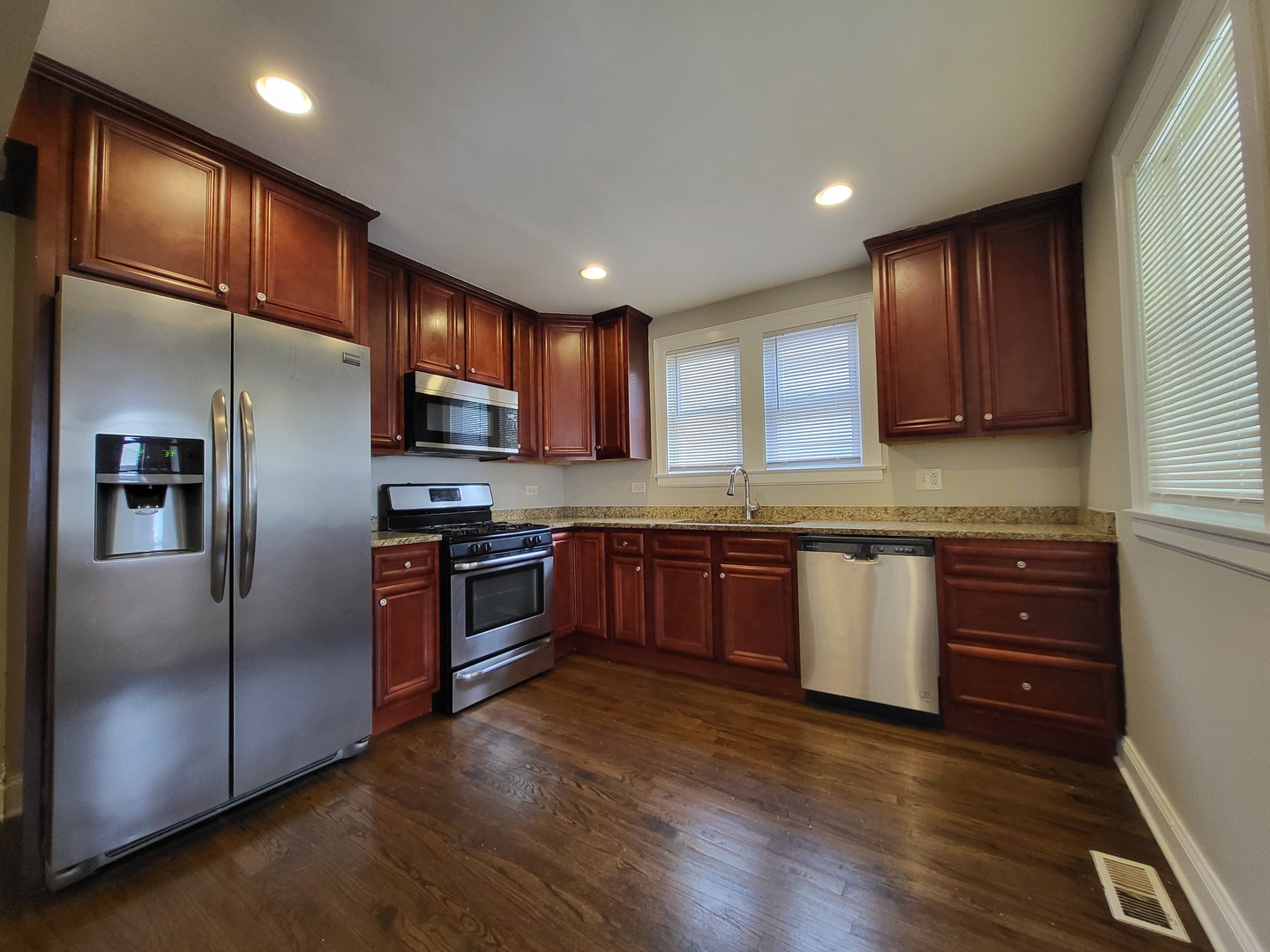3034 North Nagle Avenue Chicago, IL 60634 - Photo 7 of 28 Gallery Image 7