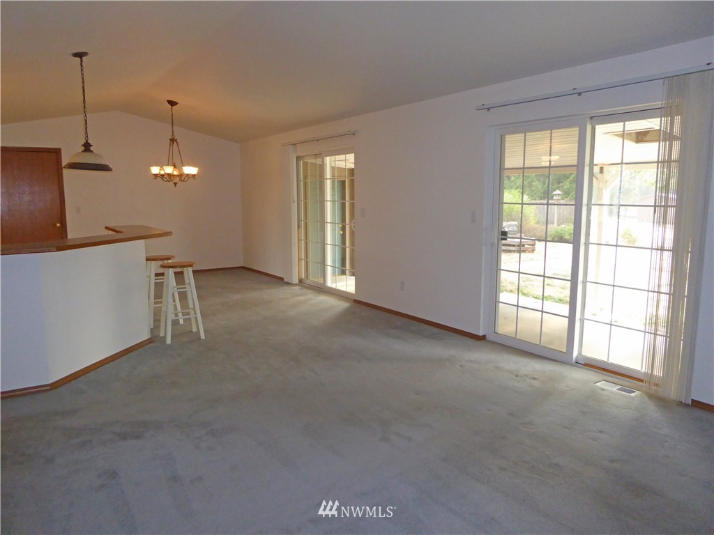 18343 Brandywine Court Southwest Rochester, WA 98579 - Photo 7 of 24