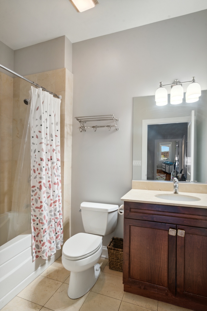 955 West Monroe Street, Unit 3C Chicago, IL 60607 - Photo 16 of 22 a bathroom with a sink toilet and shower
