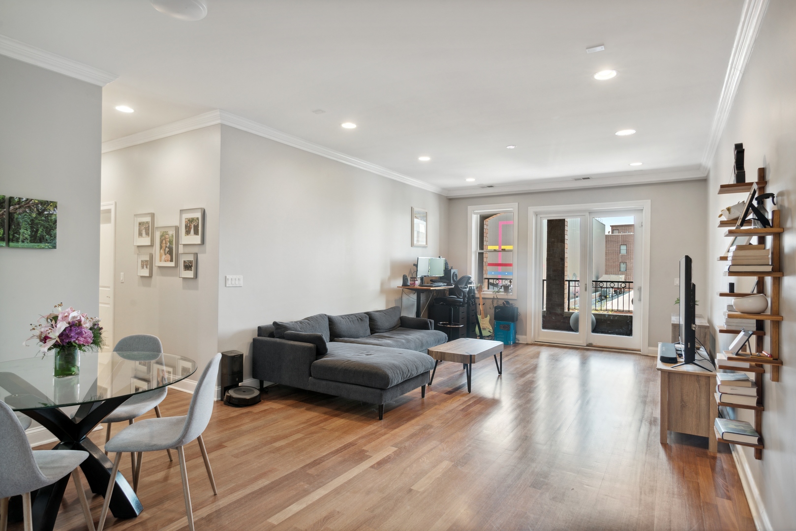 955 West Monroe Street, Unit 3C Chicago, IL 60607 - Photo 5 of 22 a living room with furniture and wooden floor