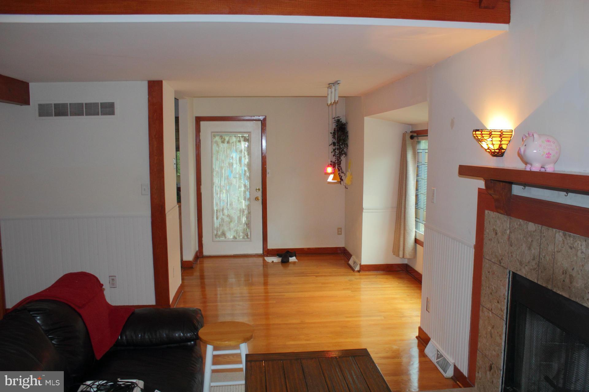 7107 Masters Road New Market, MD 21774 - Photo 6 of 26 Living Room