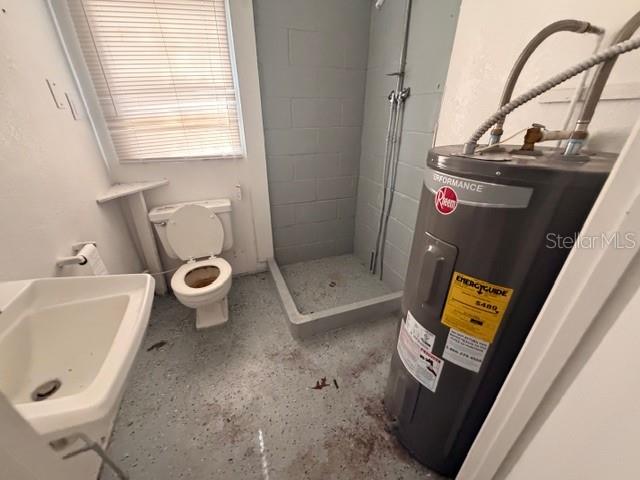 9764 Southwest 153rd Lane Dunnellon, FL 34432 - Photo 11 of 19 a bathroom with a toilet sink and shower