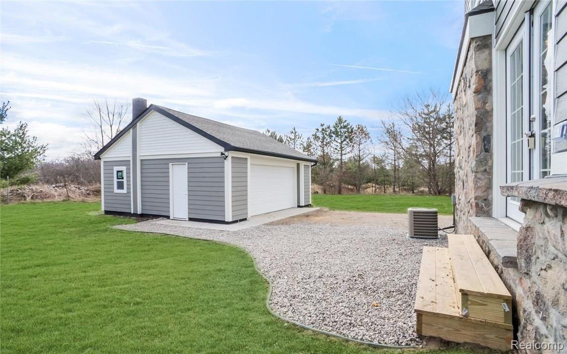 6254 Oak Grove Road Howell, MI 48855 - Photo 27 of 30 6254 Oak Grove 027.jpg